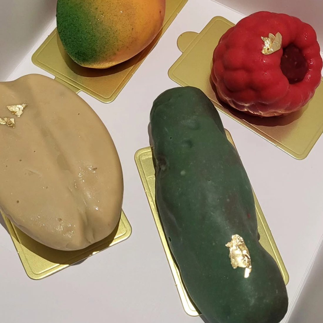 Entremets trompe-l'œil en forme de fruit