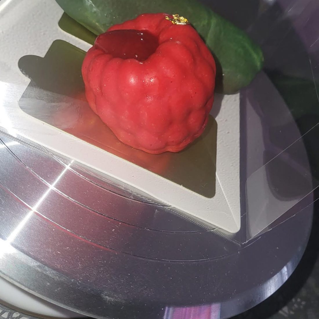 Entremets trompe-l'œil en forme de fruit