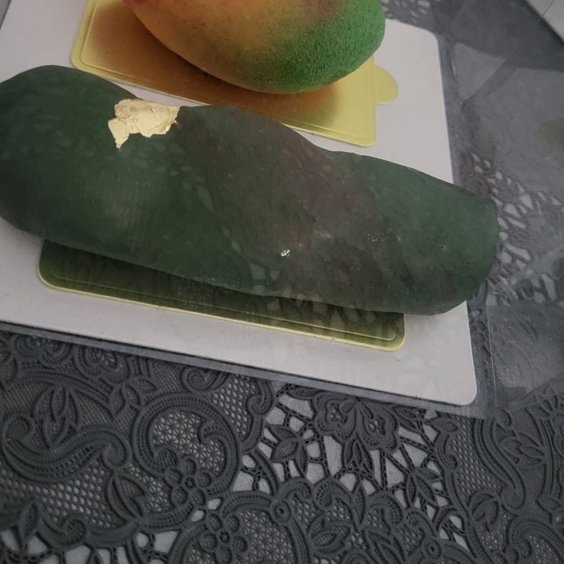 Entremets trompe-l'œil en forme de fruit
