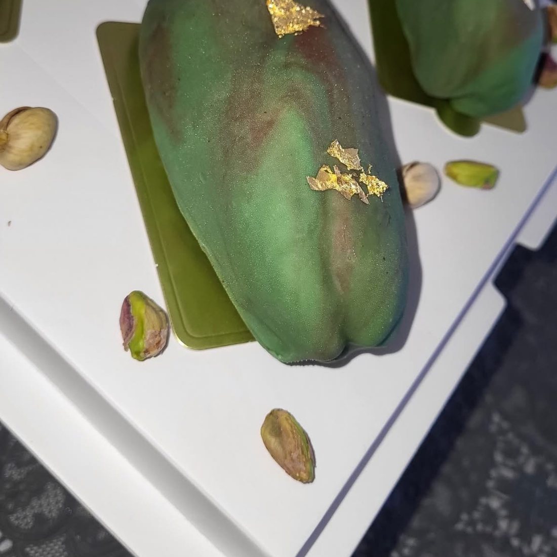 Entremets trompe-l'œil en forme de fruit