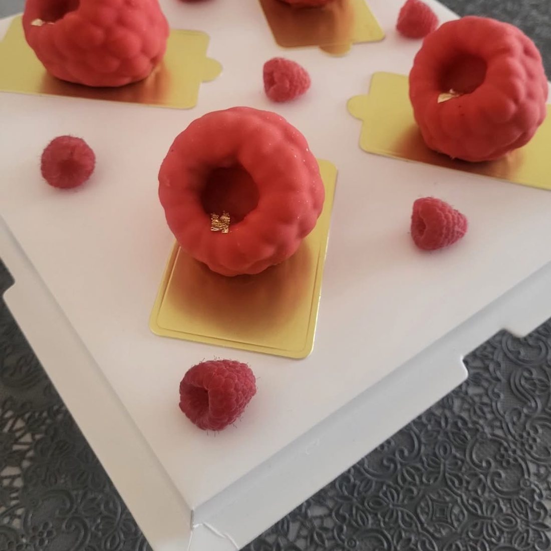 Entremets trompe-l'œil en forme de fruit